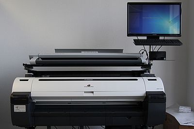 Große, moderne Druckmaschine